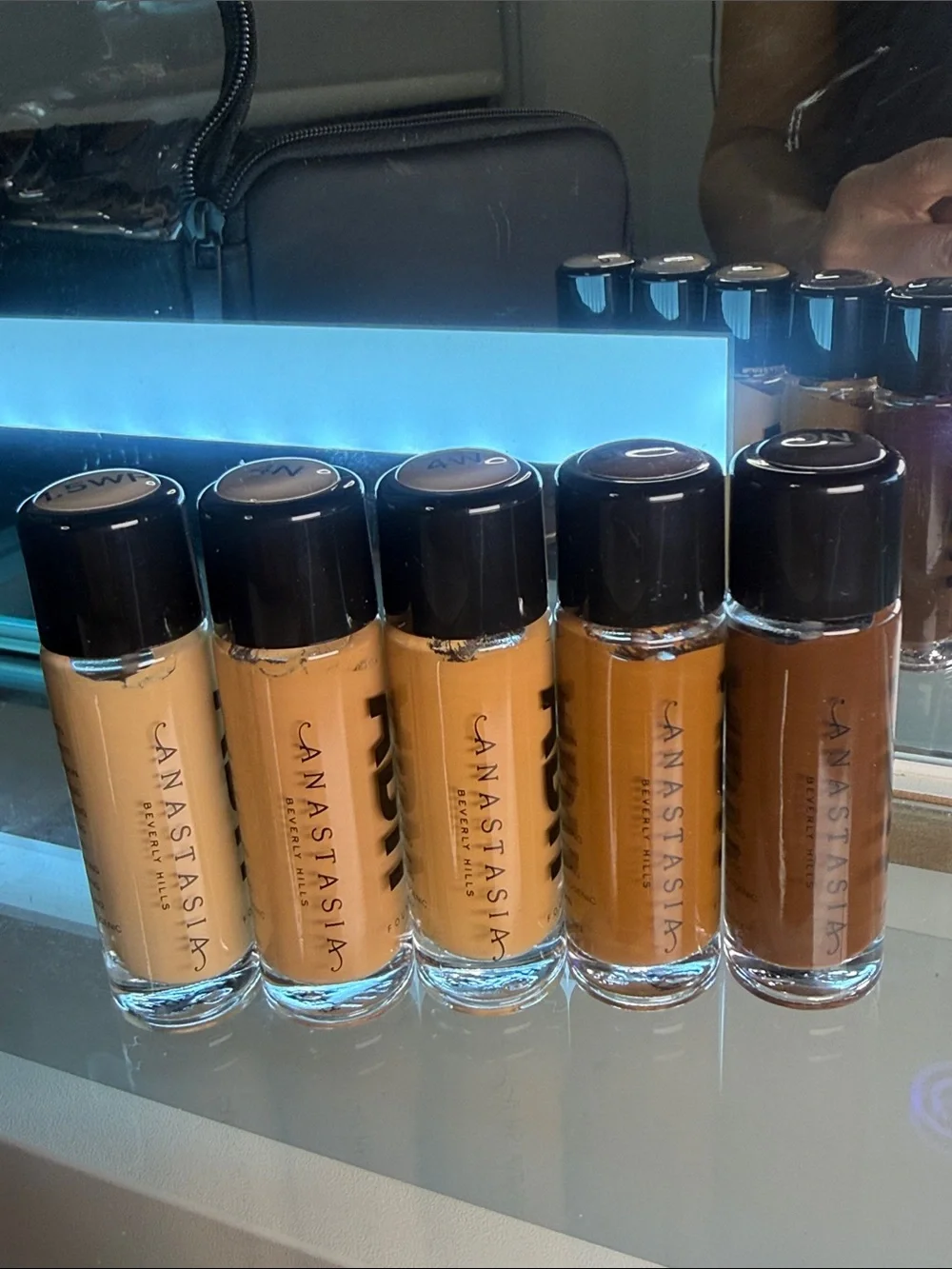 Anastasia Beverly Hills Foundation Set – 41 shades with black travel case